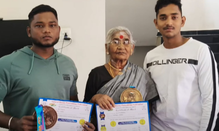 பளு தூக்கும் போட்டியில் சாதனை…. தங்கப்பதக்கம் வென்ற 82 வயது மூதாட்டி….!!