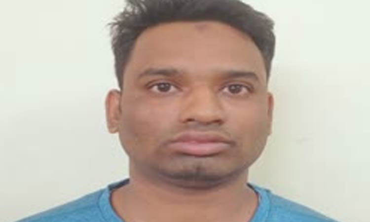 சாலையில் நடந்து சென்ற பெண்… திடீரென பின்னால் இருந்து வந்த கை… திரும்பிப் பார்த்தா… அலறி அடித்து ஓட்டம்… வாலிபர் கைது…!!