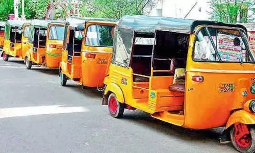 தமிழகத்தில் பிப்ரவரி 1 முதல் ரூ. 50 வரை உயர்கிறது ஆட்டோ சவாரி கட்டணங்கள்…. வெளியான அதிர்ச்சி அறிவிப்பு…!!