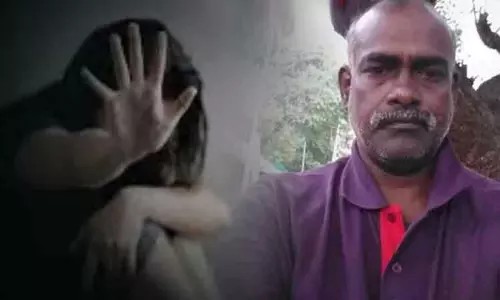 “கழிவறைக்கு சென்ற 14 வயது சிறுமி”… கோவிலில் வைத்து சிறப்பு எஸ்ஐ செஞ்ச அசிங்கம்.. ஒரு போலீஸ்காரரே இப்படி செய்யலாமா..? அதிர்ச்சி சம்பவம்..!!
