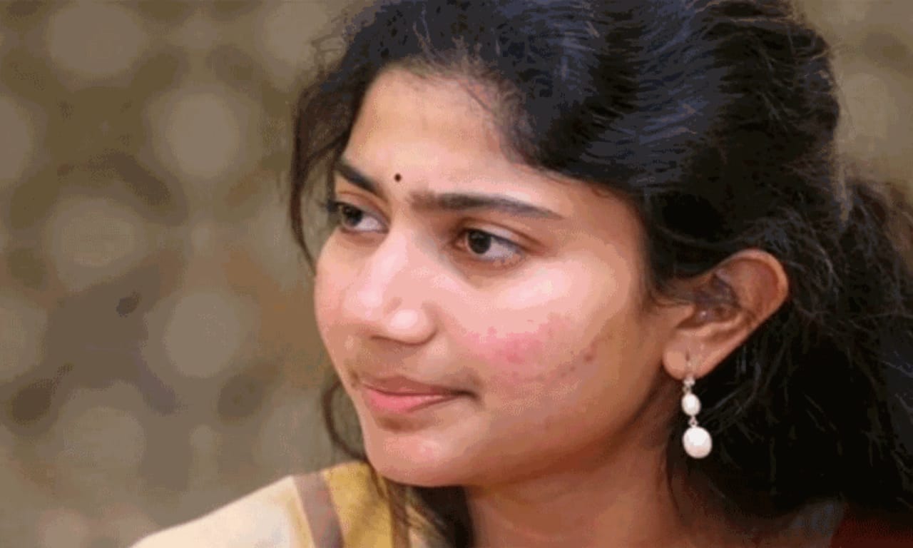 நடிகை சாய் பல்லவிக்கு உடல்நலக்குறைவு… திடீர்னு என்னாச்சு…? அதிர்ச்சியில் ரசிகர்கள்..!!