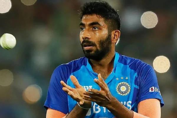ஐசிசி சாம்பியன்ஸ் டிராபி தொடர்..! பும்ரா திடீரென விலகல்..? ரசிகர்களை அதிர்ச்சிகுள்ளாக்கிய தகவல்..!!