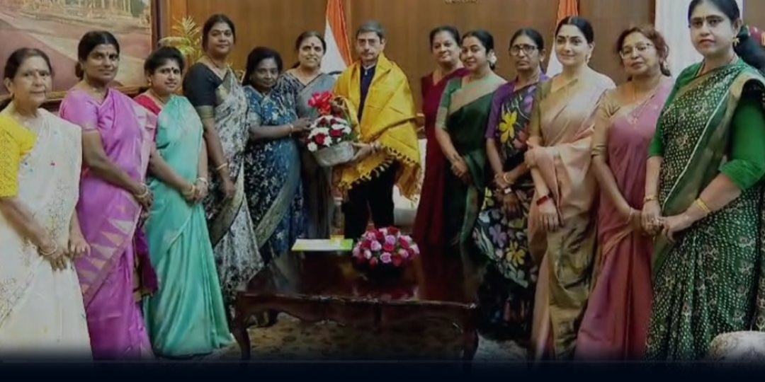 “தமிழிசை, குஷ்பூ, ராதிகா”.. ஆளுநரை சந்தித்த பாஜக மகளிரணி… சிபிஐ விசாரணைக்கு வலியுறுத்தல்…!!