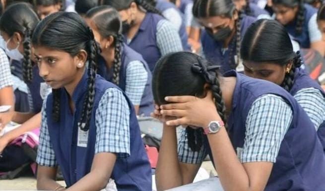 பெற்றோர்களே உஷார்..! போனுக்கு வரும் ஸ்காலர்ஷிப் மெசேஜ்… அரங்கேறும் புது வகை மோசடி.. எச்சரிக்கை அறிவிப்பு..!!