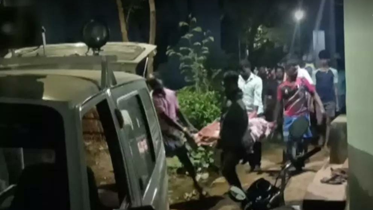 “தலையில் அம்மி கல்லை போட்டுட்டேன்; அம்மா கிட்ட போகணும்”…. தாயை கொன்ற பிறகு கதறி அழுத சிறுவன்…. பரபரப்பு சம்பவம்….!!