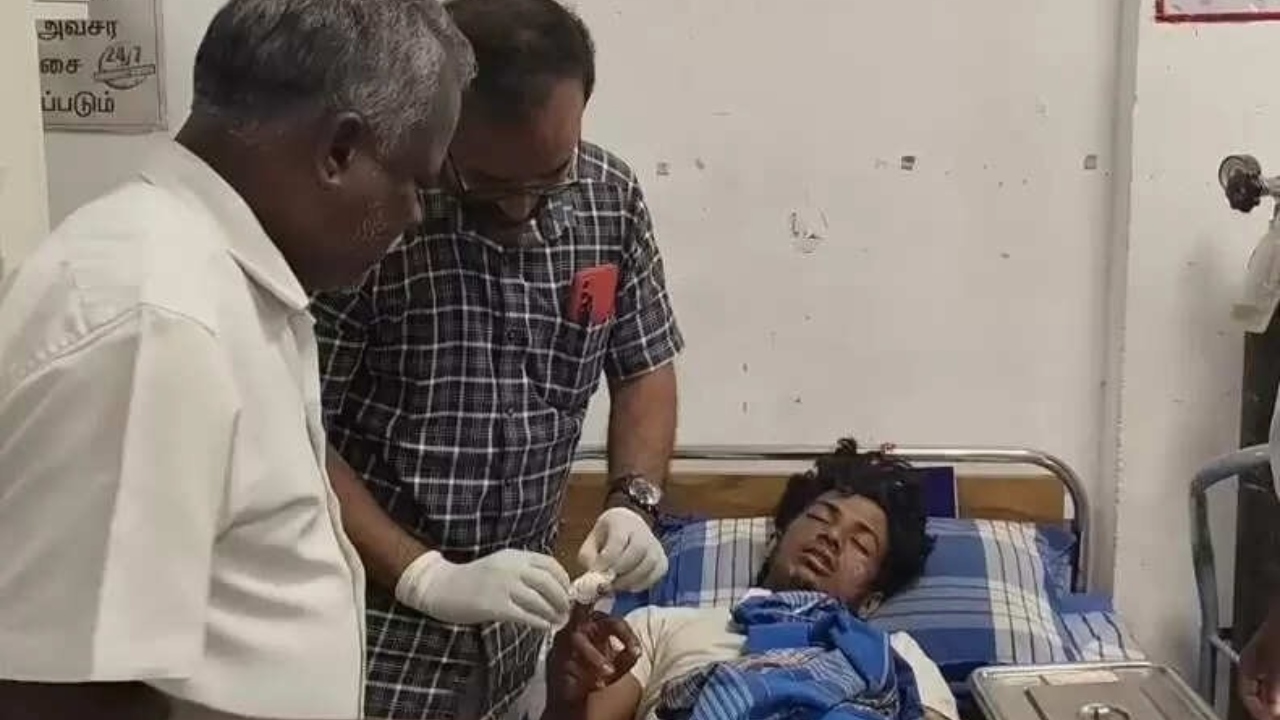 பயங்கர சத்தத்தை கேட்டு பதறிய உறவினர்கள்…. நண்பருடன் உயிருக்கு போராடிய வாலிபர்…. பரபரப்பு சம்பவம்…!!
