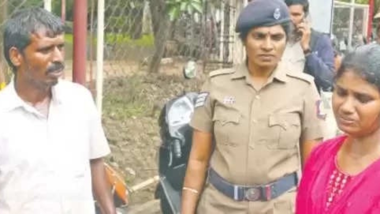 “அப்பா, அம்மாவை மீறி கல்யாணம் பண்ணிக்கிட்டேன்..” என்னையும், என் பிள்ளைகளையும்…. தீக்குளிக்க முயன்ற இளம்பெண்…. பரபரப்பு சம்பவம்…!!