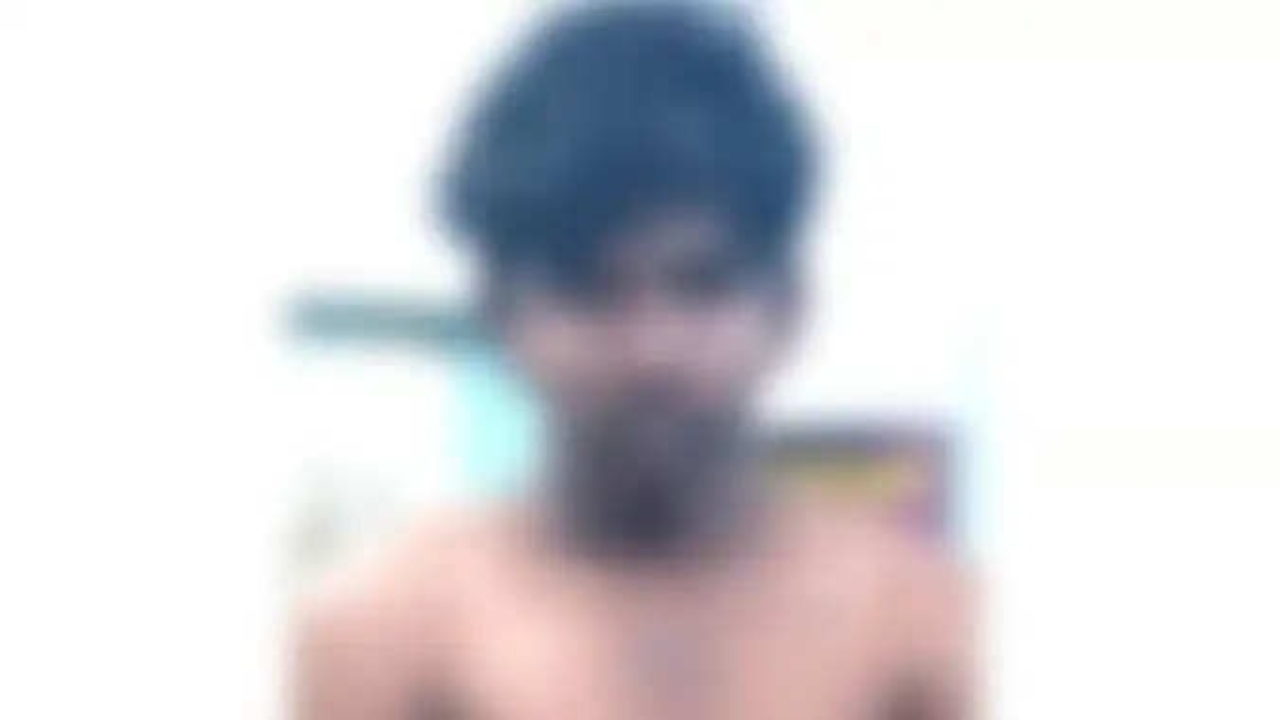 என் பாட்டியை திட்டுவியா…? பக்கத்து வீட்டுக்காரரை துடிதுடிக்க கொன்ற பேரன்…. பரபரப்பு சம்பவம்….!!