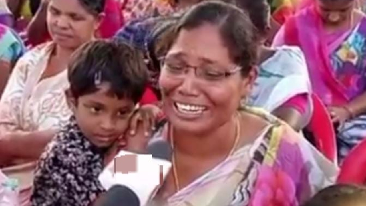 அப்பா எங்கன்னு புள்ளைங்க கேட்டா நாங்க எங்க போவோம்…? மீனவர்கள் கண்டன ஆர்ப்பாட்டத்தில் கதறி அழுத பெண்….!!