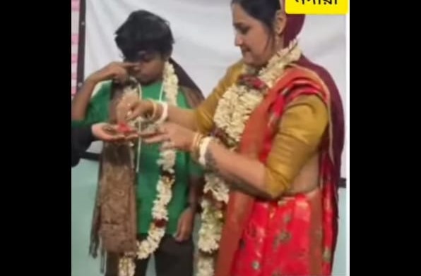 வகுப்பறையிலேயே மாணவரை திருமணம் செய்த ஆசிரியர்… சர்ச்சையை கிளப்பிய சம்பவம்…!