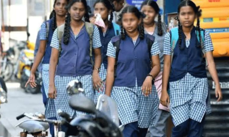 மாணவர்களே ரெடியா..? லீவு முடிஞ்சாச்சு… இன்று முதல் ஸ்கூலுக்கு போகணும்… பள்ளிக்கல்வித்துறை அறிவிப்பு..!!