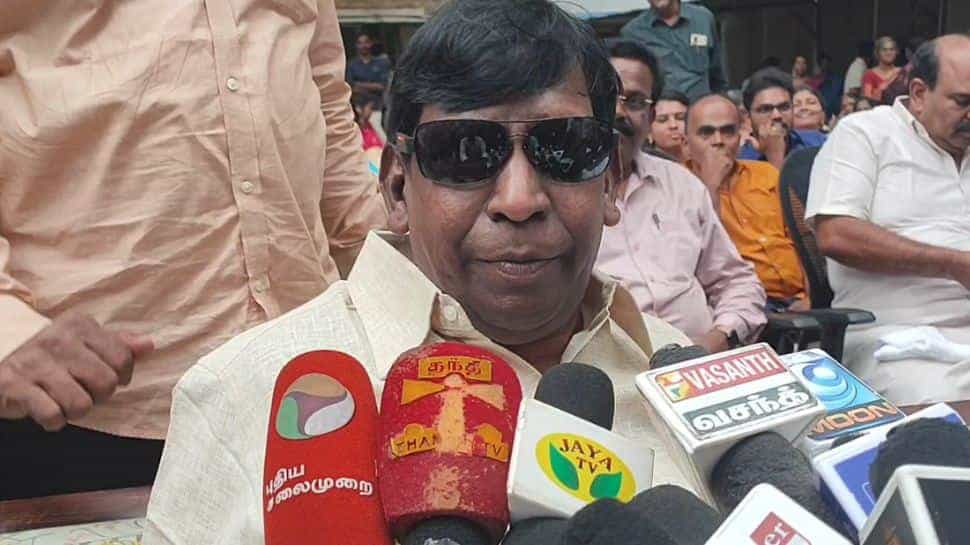 “விஜயின் அரசியல், அஜித்தின் கார் ரேஸ்”… திடீரென மாறிய முகம்… வேறு ஏதாவது பேசுவோமா..? பதில் சொல்ல மறுத்த நடிகர் வடிவேலு..!!
