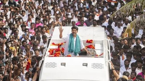 ஒரு சூறாவளி கிளம்பியதே..! “தவெக தலைமையில் தான்”… மார்ச் மாதம் முதல்… தமிழக அரசியல் களத்தில் நேரடியாக இறங்கும் விஜய்..!!