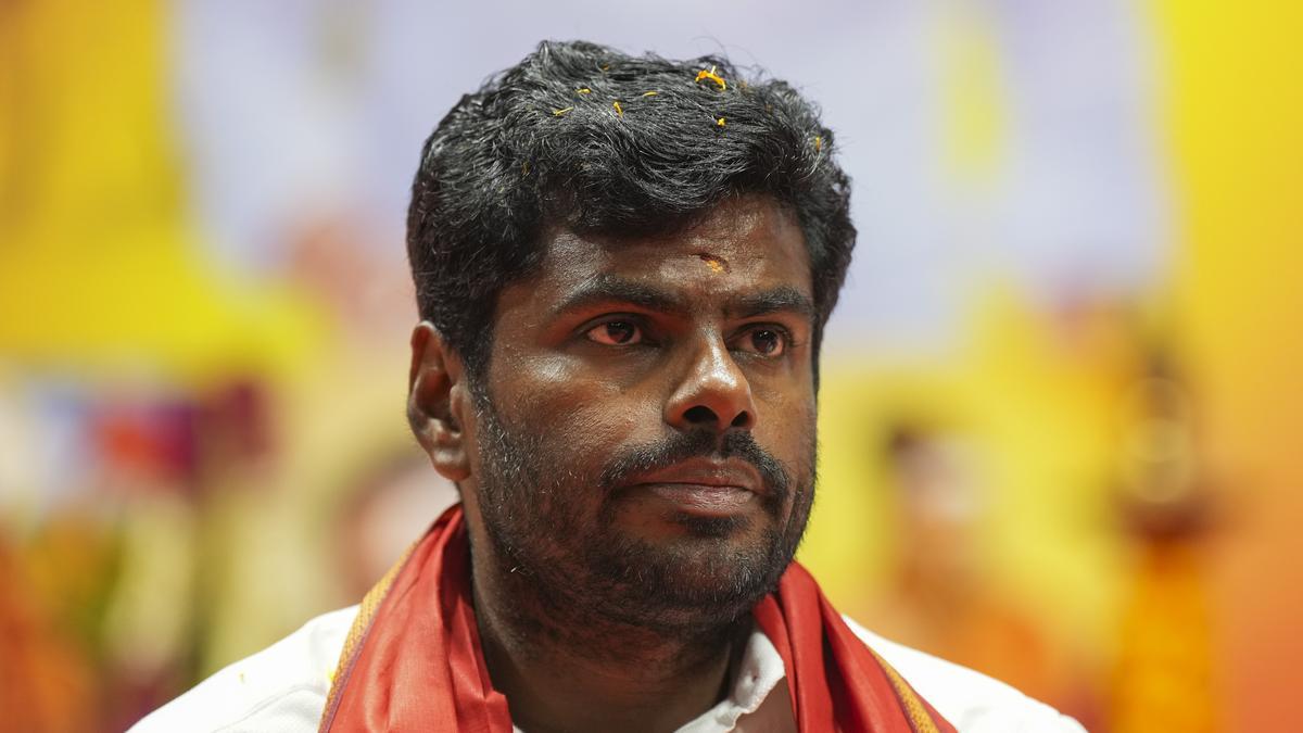 ஒரு எம்பி மீது நடவடிக்கை எடுக்க துப்பு இல்ல, வீர வசனம் மட்டும் பேசுறீங்க… கொந்தளித்த அண்ணாமலை…!!!