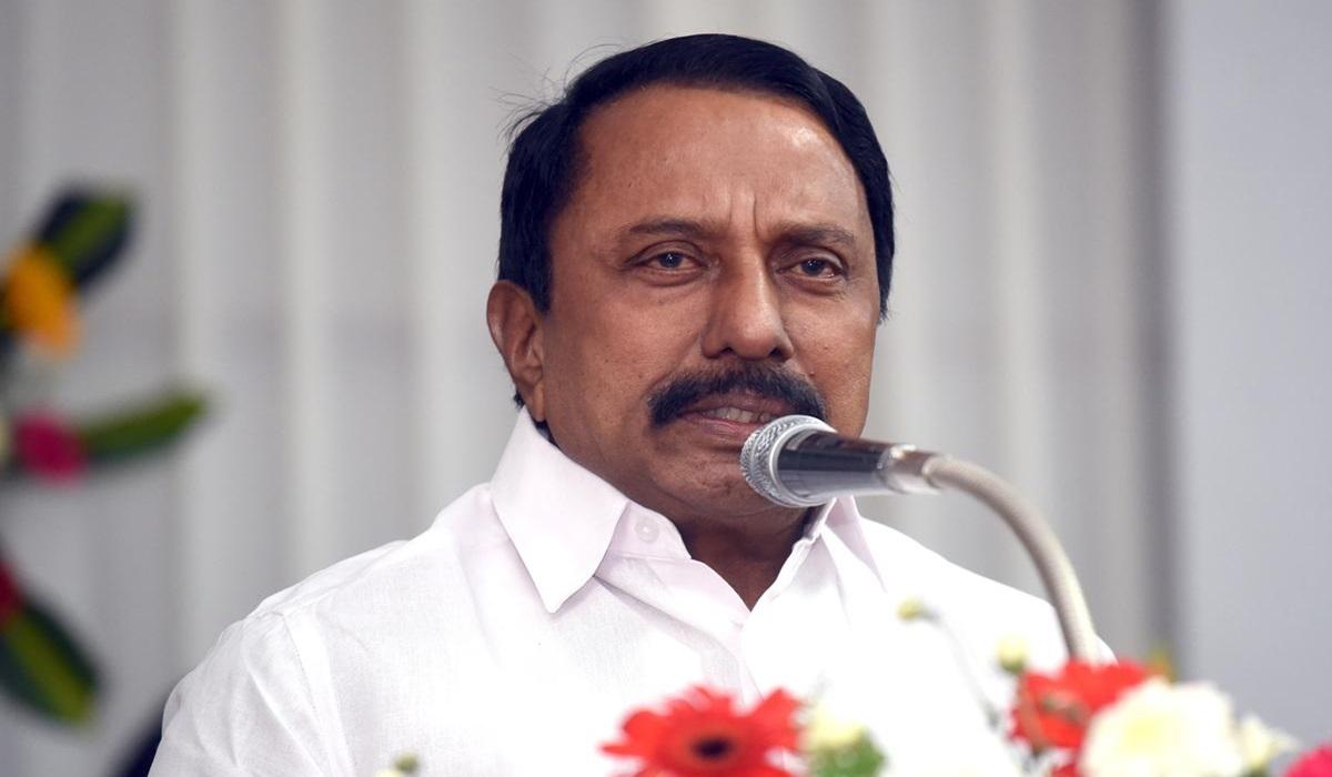 “என்ன சோதிக்காதீங்க”… விழா மேடையில் புலம்பிய முன்னாள் அமைச்சர் செங்கோட்டையன்…!!!