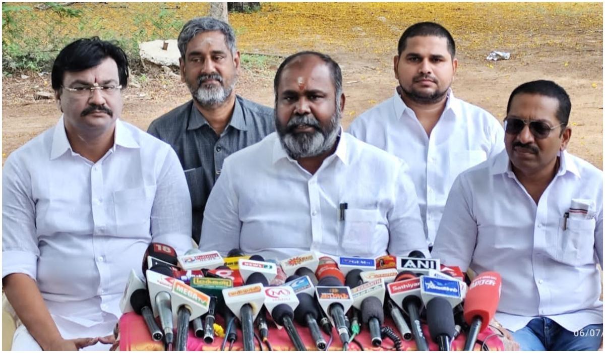 முதல்வர் பதவி அலங்கார பதவி அல்ல மக்கள் சேவைக்கான பதவி என்ற இலக்கணத்தை படைத்தவர் பழனிச்சாமி… ஆர்பி உதயகுமார்…!!!