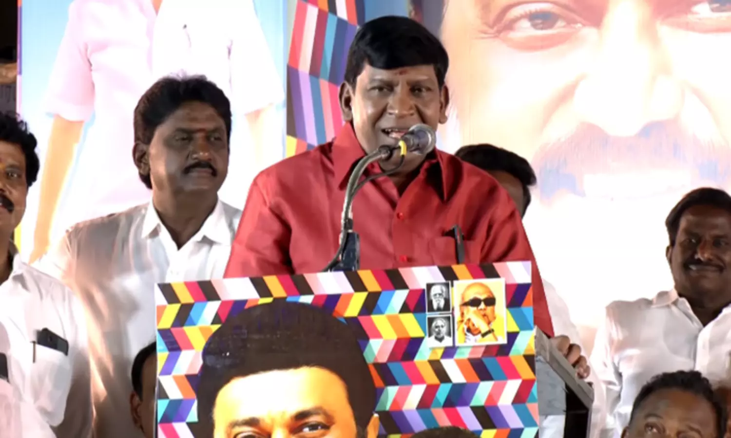 வேண்டாம், கட்டாயப்படுத்தாதீங்க…  திமுக பொது மேடையில் கையெடுத்து கும்பிட்ட நடிகர் வடிவேலு…!!!