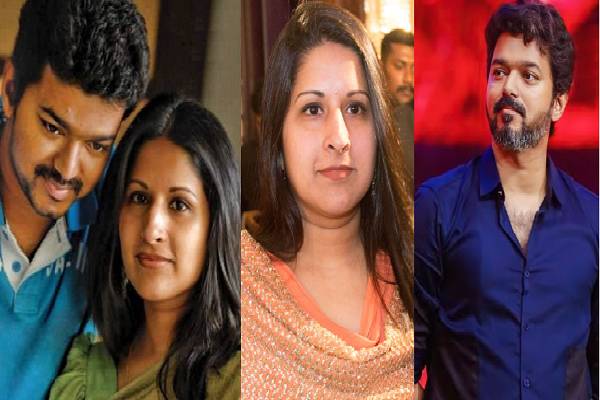 காதலர் தினத்தில் தன் மனைவி சங்கீதாவுக்கு விஜய் என்ன பரிசு கொடுத்தார் தெரியுமா?… வைரலாகும் வீடியோ…!!!
