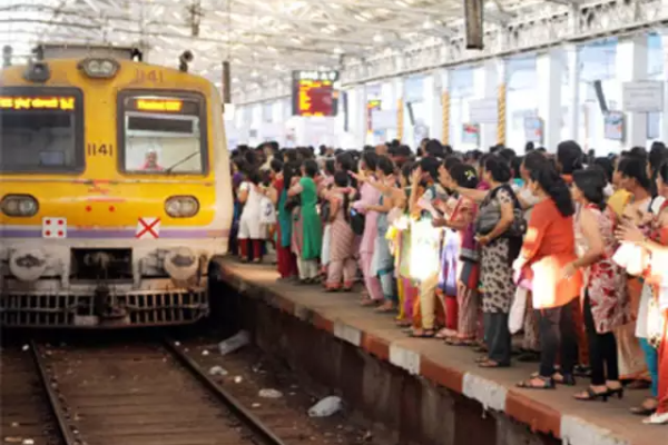 இனி ரயிலில் பெண்கள் எந்த பயமும் இல்லாமல் செல்லலாம்… ரயில்வேயின் புதிய அதிரடி திட்டம்…!!!