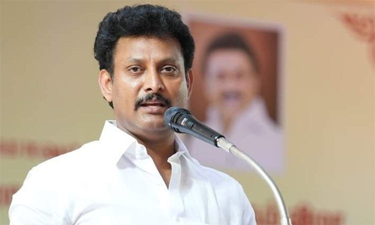 மாணவர்களின் கல்வியில் மண்ணை அள்ளி போட்டுட்டாங்க… அங்க சுத்தி இங்க சுத்தி இப்போ தமிழகத்துக்கு வந்துட்டாங்க… கொந்தளித்த அன்பில் மகேஷ்…!