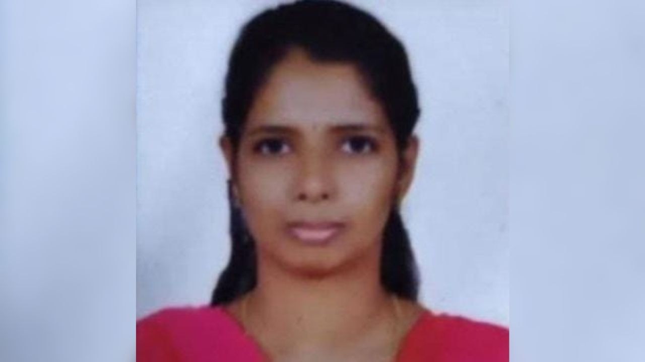 5 ஆண்டுகளாக பள்ளியில் சம்பளம் தரவில்லை… விரக்தியில் பெண் ஆசிரியர் எடுத்த விபரீத முடிவு… கதறும் குடும்பத்தினர்…!!