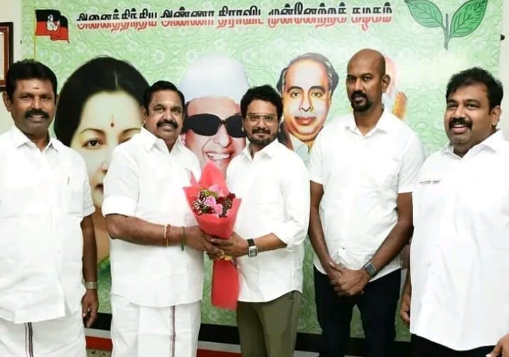கமலுக்கு ஷாக்…! மநீம மாவட்டச் செயலாளர் திடீர் விலகல்… இபிஎஸ் முன்னிலையில் அதிமுகவில் இணைந்தார்…!!!