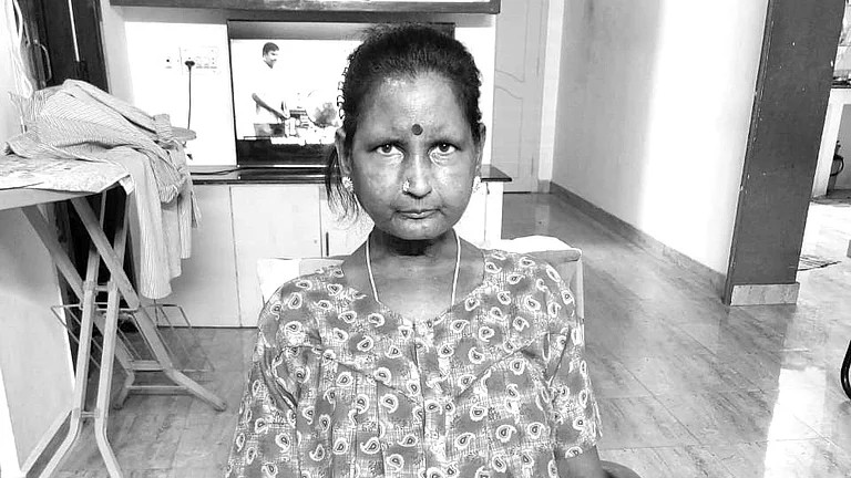 “சாப்பாடு கேட்ட கணவன்”.. தாமதமாக கொடுத்த மனைவி… ரத்த வெள்ளத்தில் தாயின் நிலையை பார்த்து கதறிய மகன்… பரபரப்பு சம்பவம்…!!!