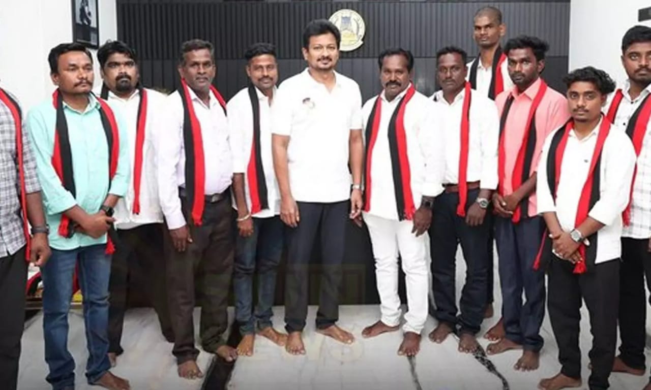 சீமானுக்கு ஷாக் கொடுக்கும் தம்பிகள்…! நாதகவிலிருந்து கொத்து கொத்தாக விலகல்… உதயநிதி முன்னிலையில் கூண்டோடு திமுகவில் ஐக்கியம்..!!