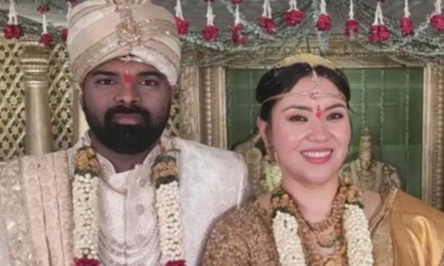 “அமெரிக்க பெண்ணுடன் காதல்”… பெற்றோர் சம்பந்தத்துடன் கரம்பிடித்த இந்திய வாலிபர்… வைரலாகும் புகைப்படம்…!!