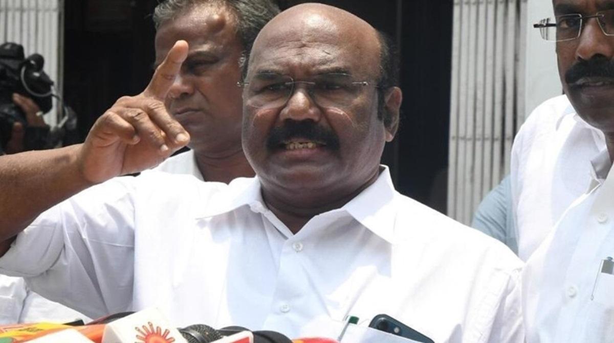 திமுகவை அண்டி பிழைக்கும் அவருக்கு அதிமுகவை கூற அருகதை இல்லை… ஒரே போடாய் போட்ட ஜெயக்குமார்..!