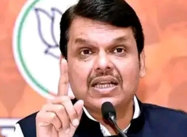 ஹிந்திக்கு செக் வைத்த மகராஷ்டிரா அரசு… “இனி இந்த மொழி தான் முக்கியம்”.. முதல்வர் தேவேந்திர பாட்னாவிஸ் அதிரடி உத்தரவு…!!