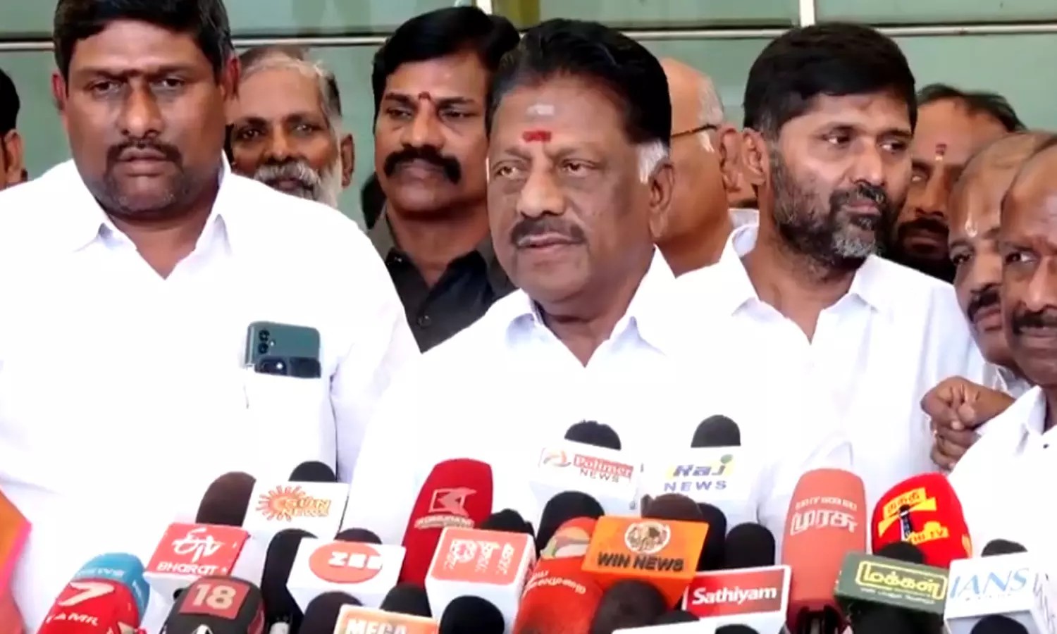 “7 தொகுதிகளில் டெபாசிட் காலி”… 13 தொகுதிகளில் 3-ம் இடம் தான்…. எனக்கு கூட 33% வாக்குகள் கிடைத்தது… இது நடந்தா தான் அதிமுக பிழைக்கும்… ஓபிஎஸ் ஒரே போடு..!!