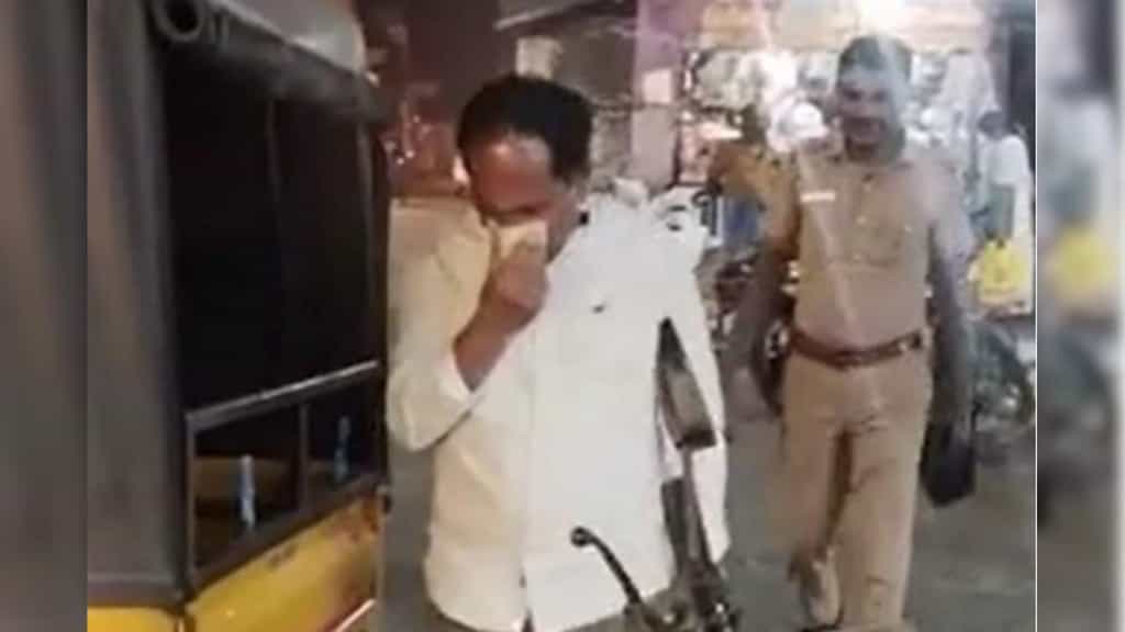 அடுத்த அதிர்ச்சி..! வகுப்பறையில் வைத்து 4-ம் வகுப்பு மாணவிக்கு பாலியல் தொல்லை… பள்ளி தாளாளரின் கணவர் செஞ்ச கொடூரம்… பரபரப்பு சம்பவம்..!!