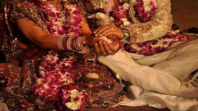 அரசின் சலுகைகளைப் பெற…. போலி திருமணம் செய்ய நினைத்த பெண்…. போலீஸ் அதிரடி..!!!