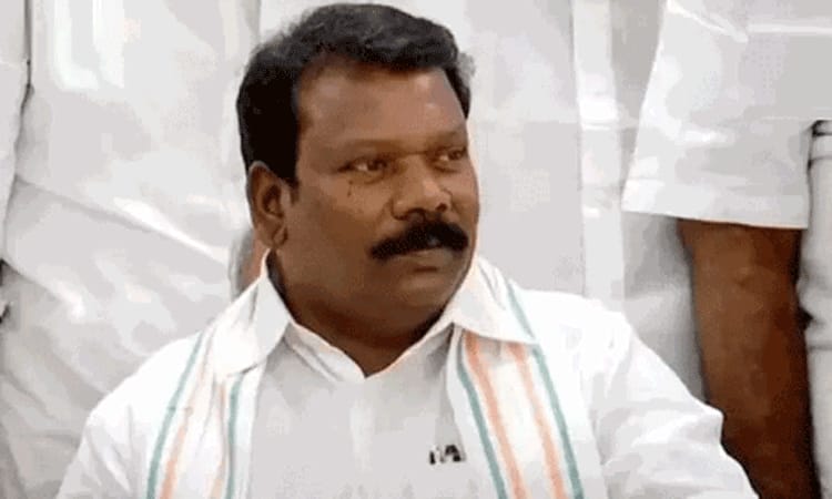 “காங்கிரஸ் கட்சிக்குள் பிரச்சனை”… பொது ஊடகங்களில் பகிரங்க கருத்து… இனி தலைவர்களை விமர்சித்தால் கடும் நடவடிக்கை… செல்வப்பெருந்தகை எச்சரிக்கை..!!!