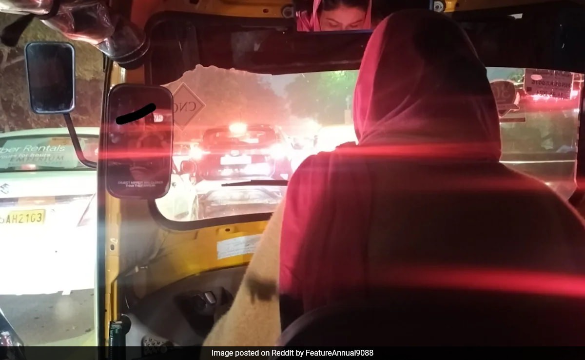 ‘சிங்கப் பெண்ணாக வலம் வரும் ஆட்டோ ஓட்டுநர் ‘…. கணவனின் துணை இல்லை … பெத்த மகளின் எதிர்காலத்துக்காக போராடும் தாய்…!!!