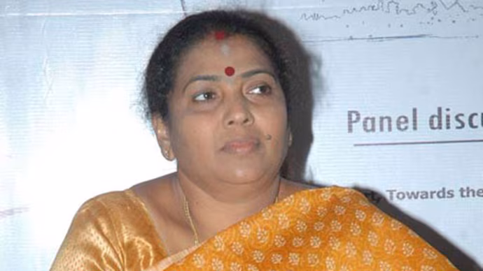 “வெடித்தது உட்கட்சி மோதல்” அதிமுகவில் அன்பு, மரியாதை இல்லை… எல்லாரும் பயப்புடுறாங்க – முன்னாள் அமைச்சர் கோகுல இந்திரா குற்றச்சாட்டு..!