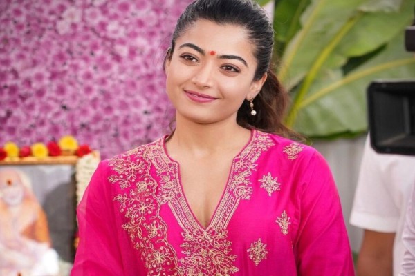 சினிமாவுல கிடைக்குற எல்லாமே சும்மா… அது வாழ்க்கைக்கு உதவாது…. ராஷ்மிகா சொன்ன அட்வைஸ்..!!