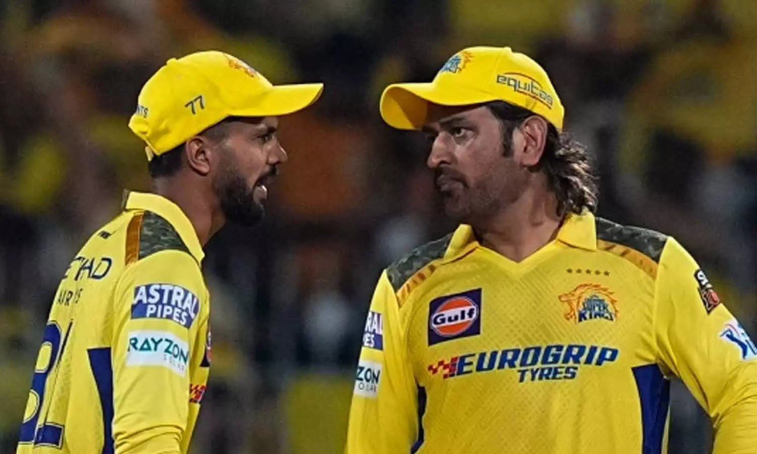 உங்க இஷ்டத்துக்கு சொல்லாதீங்க… நான் ஒன்னும் “ருத்துராஜின் ரிமோட் கண்ட்ரோல் கிடையாது”…. பதிலடி கொடுத்த தல தோனி..!!