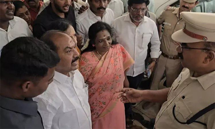 “நாங்க பயங்கரவாதிகளா”..? “6 மணிக்கு மேல்”… எங்களுக்கும் ரூல்ஸ் தெரியும்… தமிழிசை ஆவேசம்..!!