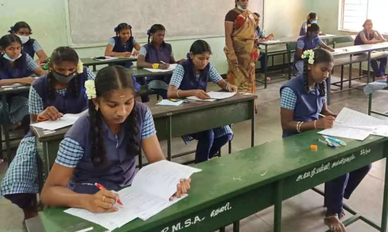12ம் வகுப்பு பொது தேர்வு…. 11,430 மாணவர்கள் ஆப்சென்ட்… அரசு தேர்வுகள் இயக்ககம் தகவல்…!!