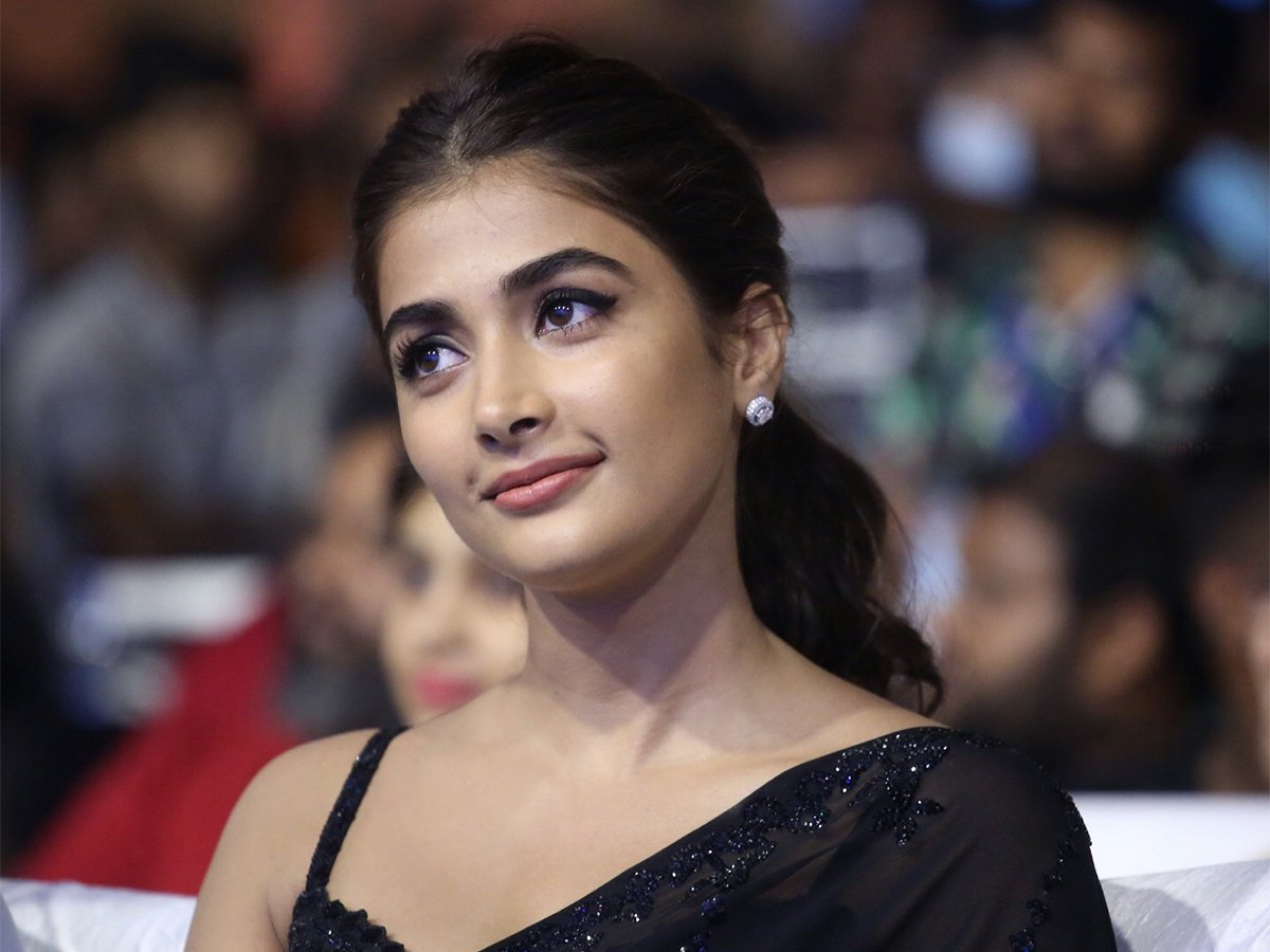 கண்டுபிடிச்சிட்டேன்..! காசுக்காக என்னை அப்படி பண்ணுறாங்க… குமுறும் நடிகை பூஜா ஹெக்டே…!!