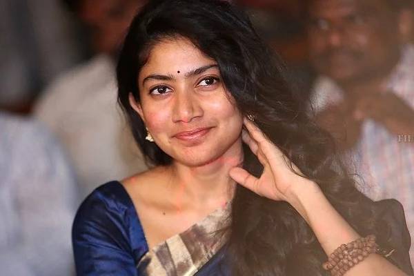 “என்னால் கட்டுப்படுத்தவே முடியாது” நைட் 9 மணி ஆனதும் அடம் பிடிக்கும் சாய் பல்லவி… இப்படியொரு பழக்கமா..??
