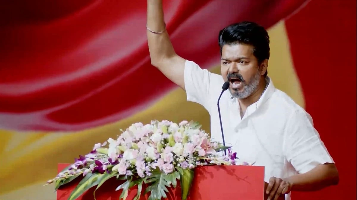 “தமிழகத்தில் இதுவரை இல்லாத புதிய அரசியல்”… 2026 தேர்தலில் திமுகவுக்கும் தவெகவுக்கும் மட்டும் தான் போட்டி… விஜய் அதிரடி…!!!