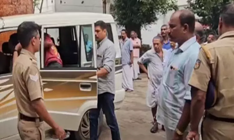 “கைது செய்ய வந்த போலீஸ்”… பயத்தில் போதை பொருள் பொட்டலத்தை விழுங்கிய வாலிபர்… நொடிப் பொழுதில் மரணம்..!!