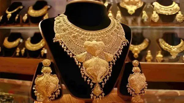 மீண்டும் ஆட்டத்தை தொடங்கிய தங்கம் விலை… ஒரு சவரன் ரூ‌.66,000-க்கு விற்பனை… நகைப்பிரியர்களுக்கு இடியாய் வந்த செய்தி…!!