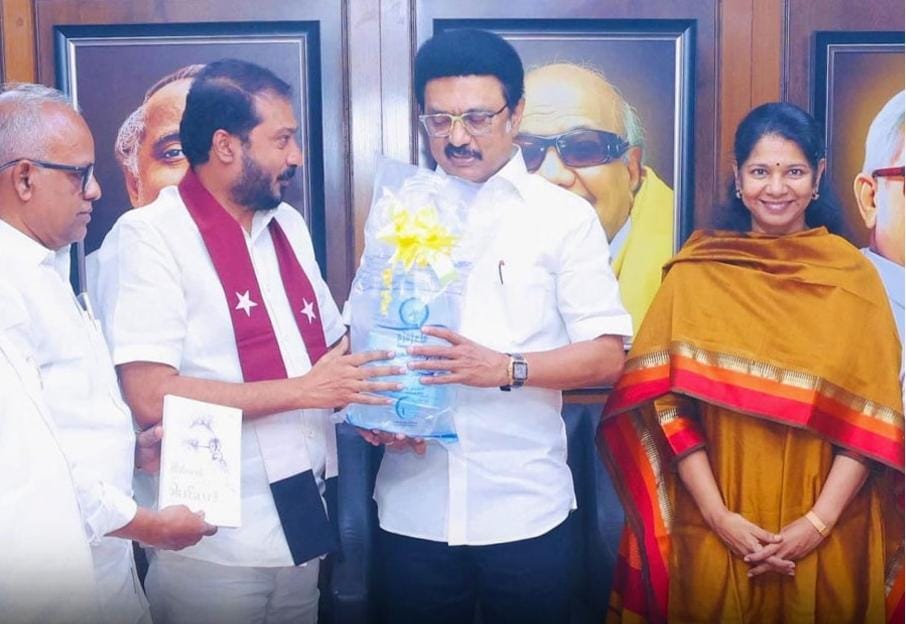 தமிழ்நாடு ஹஜ் இல்லம்… முதலமைச்சர் மு க ஸ்டாலினை தமிமுன் அன்சாரி நேரில் சந்தித்து நன்றி… ஜம் ஜம் தண்ணீர் குடுவை பரிசு…!!!