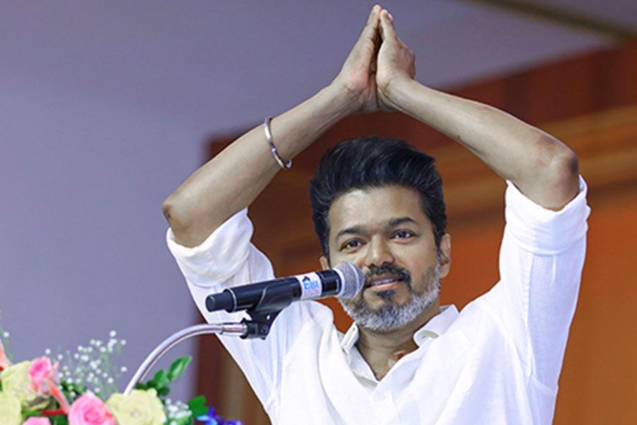வீட்டுல தான் அந்த ரூல்ஸ் Follow பண்ணுவேன்… வெளில போனா கிடையாது…. விஜய் சொன்ன விஷயம் வைரல்…!!