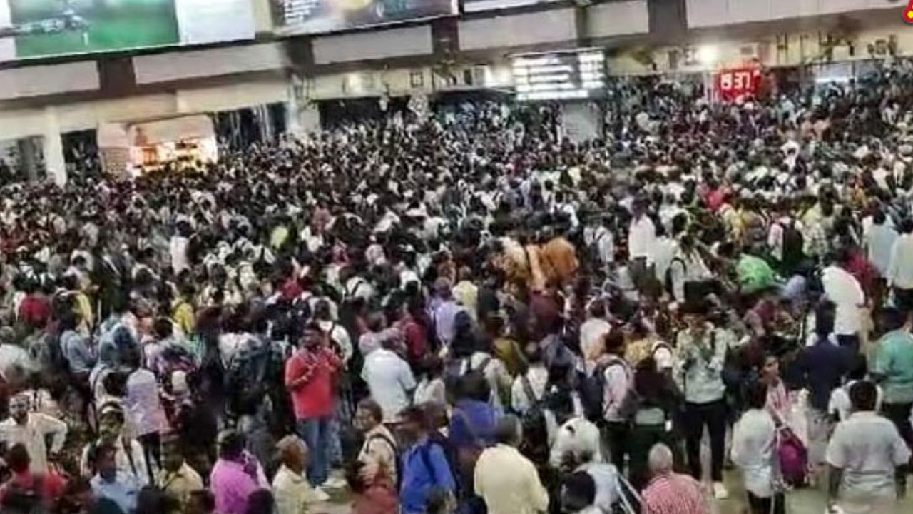 BREAKING: சிக்னல் கோளாறால் புறநகர் ரயில்கள் தாமதம்….. சிரமப்பட்ட பயணிகள்….!!
