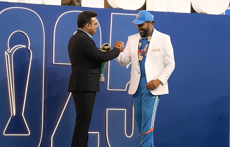 இந்திய அணிக்கு சாதகமாக ஐசிசி… “அவங்க மட்டும் ஒரே இடத்தில், ஆனா மத்த அணிகள் மட்டும் அலையணும்… கடுமையாக சாடிய முன்னாள் வீரர்..!!